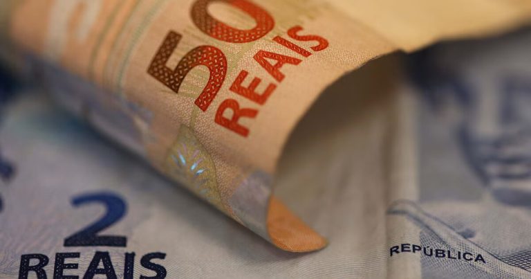 El real brasileño cerró en un mínimo histórico arrastrado por la ansiedad del mercado