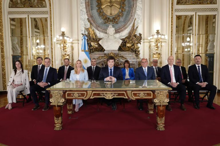 Milei cerró su primer año de gestión con críticas a la política y dándole inicio a la competencia de monedas