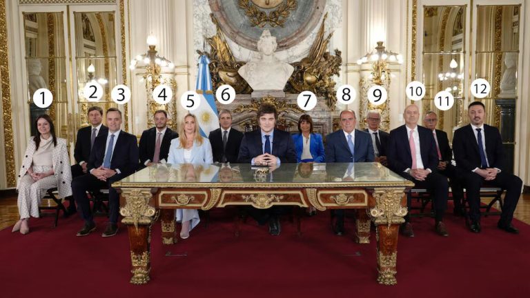 Uno por uno, quiénes acompañaron a Javier Milei en la cadena nacional