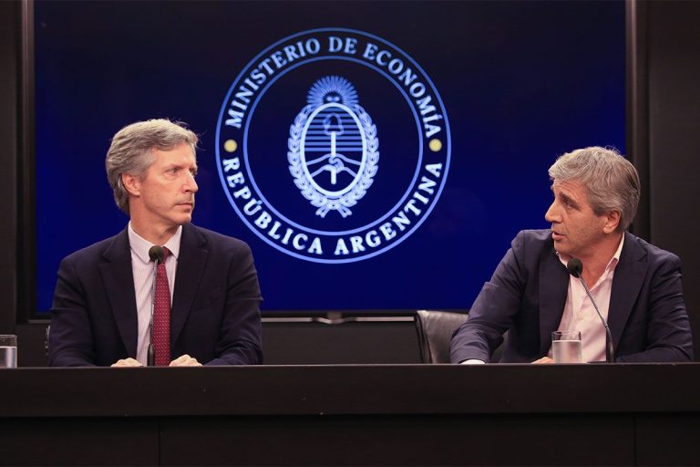Jornada negra para el Banco Central: tuvo que vender casi U$S 600 millones