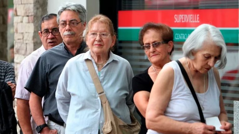 Jubilados: el Gobierno oficializó un nuevo bono de $70.000 y los valores para las prestaciones de enero 2025
