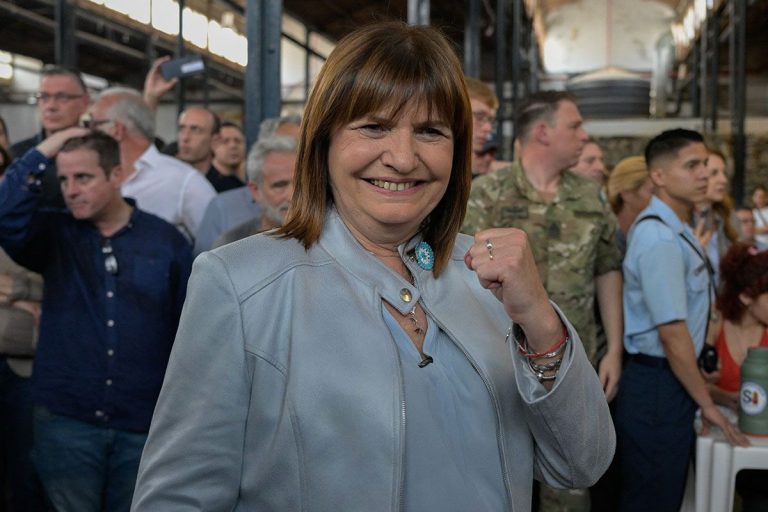 Patricia Bullrich eufórica con que personas de 18 años puedan portar armas: “Es el derecho a protegerse”