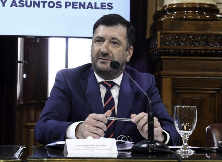 La jueza Arroyo Salgado analiza cómo pedir la extradición del ex senador Kueider, investigado por enriquecimiento ilícito y el caso Securitas