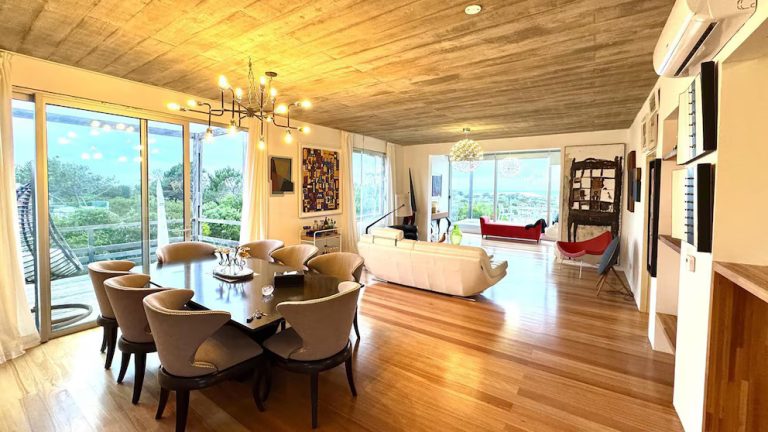 Se vende la casa de Jorge Lanata en Punta del Este: cuánto vale y qué futbolista está interesado en comprarla