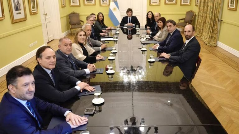 El Gobierno recibe hoy a los diputados aliados y busca concretar una reunión con los senadores