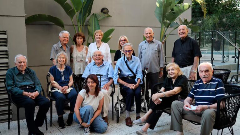 Tiene 97 años y fundó un grupo de personas longevas para compartir vivencias y resignificar la vejez: así nació “Noventa y contando”