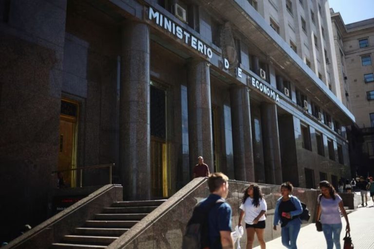 El Gobierno le pagará hoy USD 4.400 millones a los bonistas mientras busca prolongar el clima financiero favorable