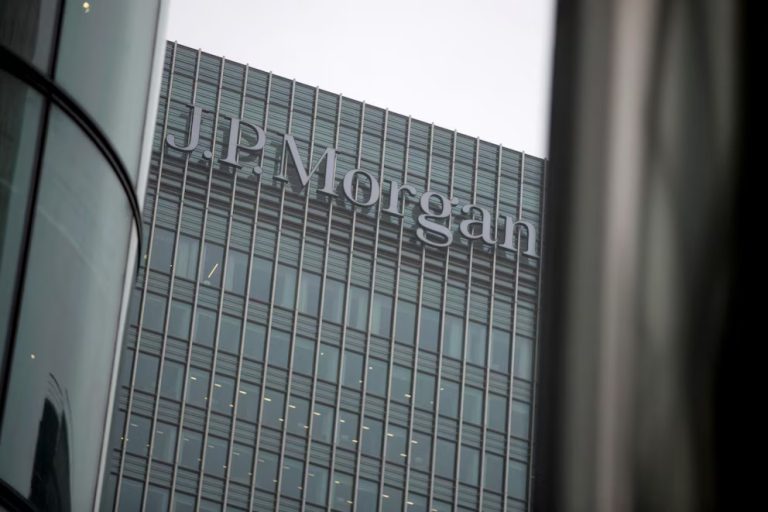 El banco JP Morgan espera una baja de tasas de interés y una inflación promedio del 2% para el primer trimestre del año