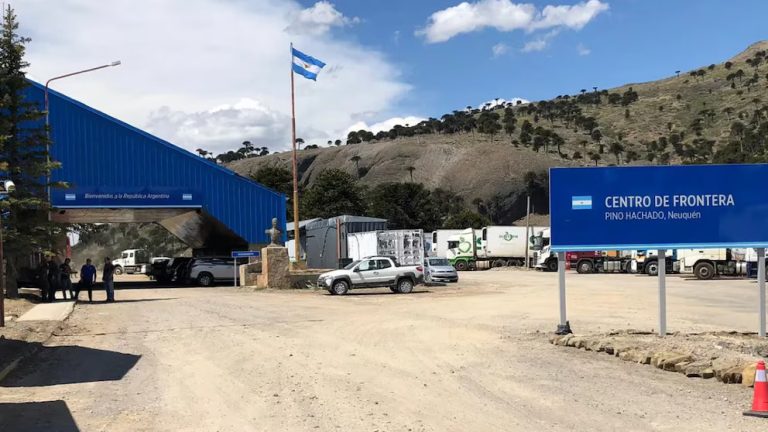 Intentó cruzar a Chile, pero Gendarmería descubrió que su pareja estaba muerta y quedó retenido