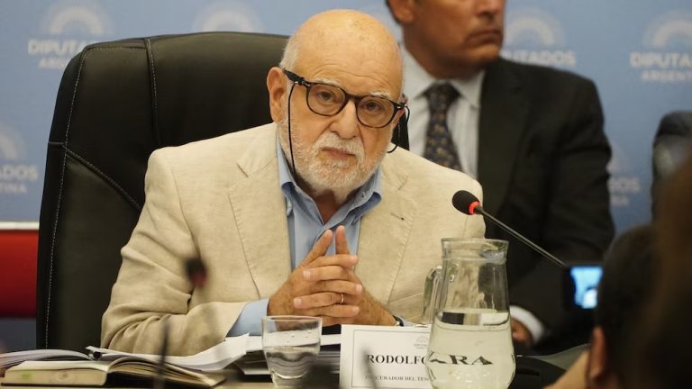 Fuerte malestar con el procurador Rodolfo Barra por un dictamen en contra del Gobierno