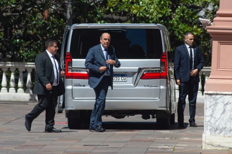 Tras la reunión con los aliados, el Gobierno define internamente si cede para suspender las PASO