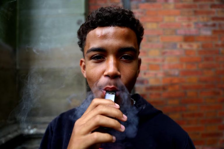 Qué es la “lengua del vapeador” y cuáles son sus impactantes efectos