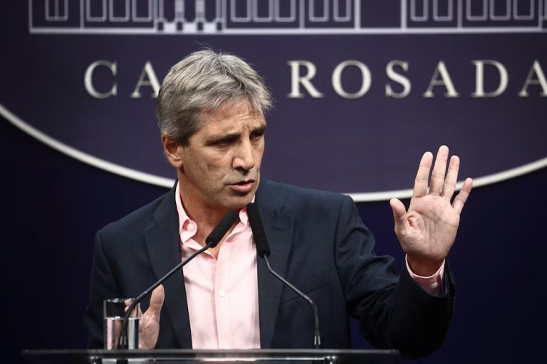 Por el ajuste en obra pública, subsidios y jubilaciones, el Gobierno bajó un 26% el gasto público en 2024