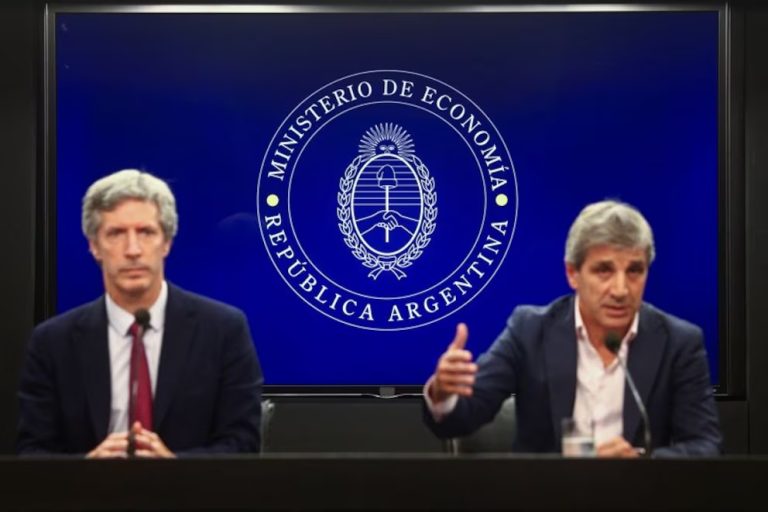Salir del cepo: cuál es la hoja de ruta del Gobierno para unificar el valor del dólar durante 2025