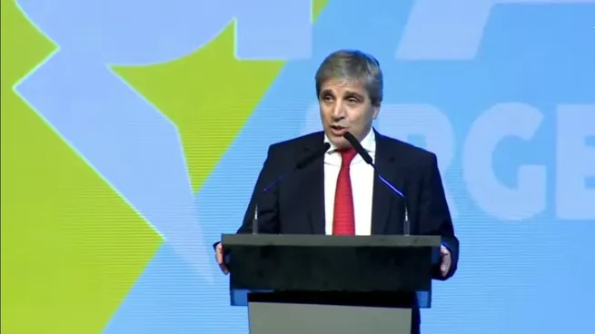 Deuda en pesos: Luis Caputo sale hoy a renovar vencimientos semanales y abre un nuevo canje