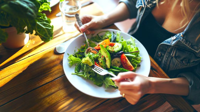 Cuál es la dieta bajas calorías que puede prolongar la vida, según un nuevo estudio