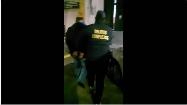 Un pedófilo condenado se hizo pasar por un chico de 15 años para chatear con 37 niños por WhatsApp