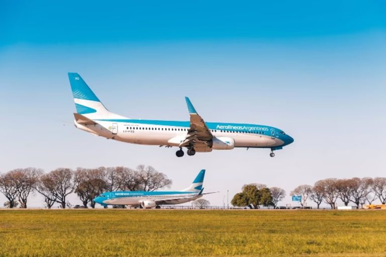 Furor por los viajes al exterior: qué destinos eligen los turistas argentinos, cuántos días se quedan y cuánto gastan