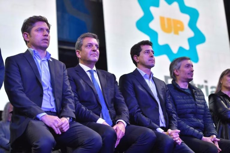 Clima enrarecido en el PJ por la demora en las negociaciones de unidad: por qué crece la desconfianza entre Kicillof y La Cámpora