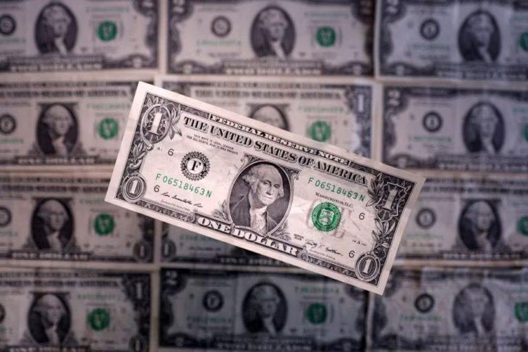 El dólar sufrió su peor caída semestral desde 1973