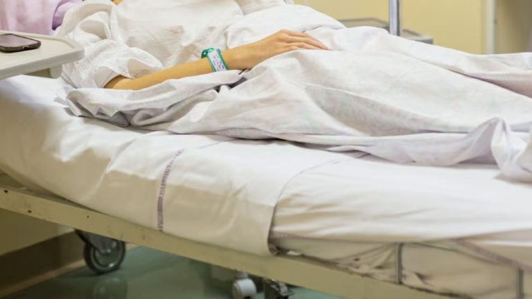 Macabro plan de femicidio: le provocó un accidente a su esposa y luego quiso alterar su implante de cabeza para matarla