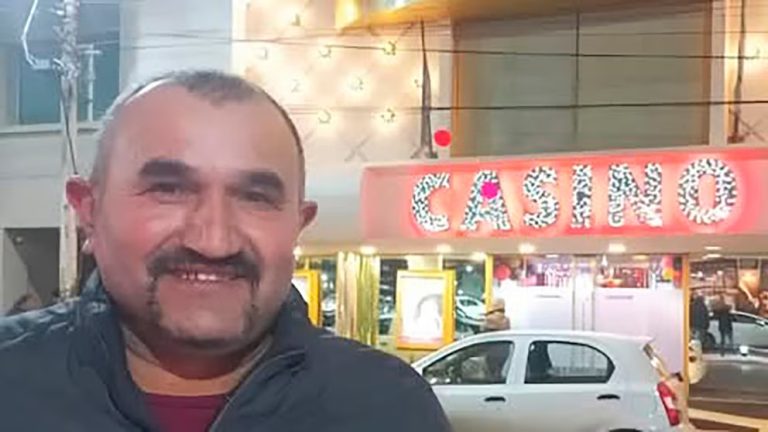 Un albañil ganó $100 millones pero el casino se negó a pagarle porque la máquina estaba “defectuosa”: cómo se resolvió el caso