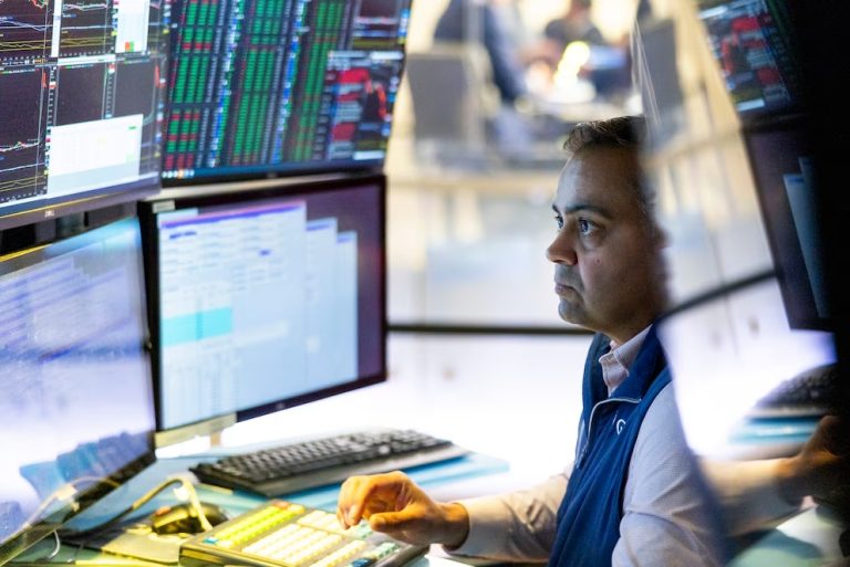Los futuros bursátiles de Wall Street caen tras los aranceles de Donald Trump a Canadá
