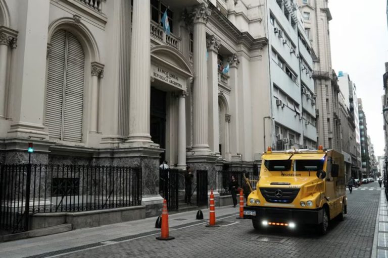 Con el dólar a $1.300, el Gobierno enfrenta el fin del ingreso extra de divisas del agro por la baja de retenciones