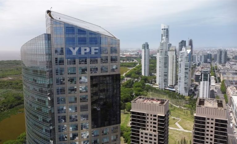 YPF, la empresa que más aporta a la economía local y que quedó en el centro de la escena por un fallo contra la Argentina