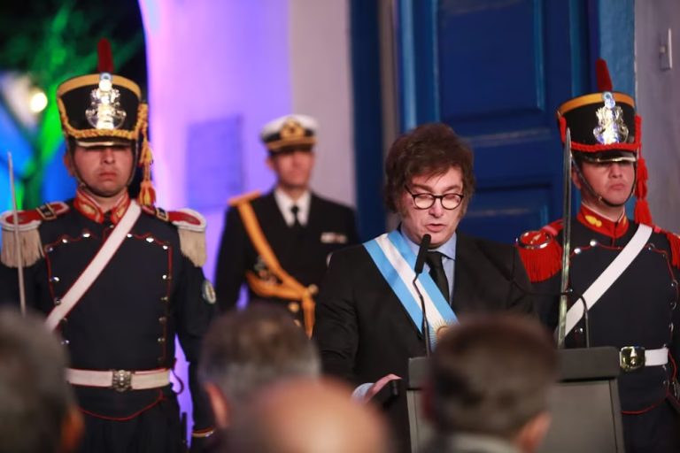 En medio de la tensión por fondos clave, Milei se encontrará con algunos gobernadores en Tucumán por el 9 de Julio