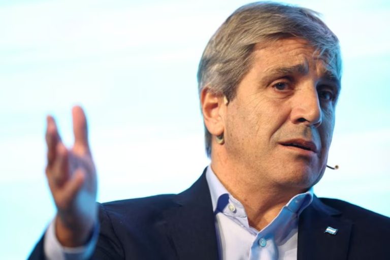 Caputo estimó que la Argentina podría volver a los mercados internacionales a una tasa menor al 9%