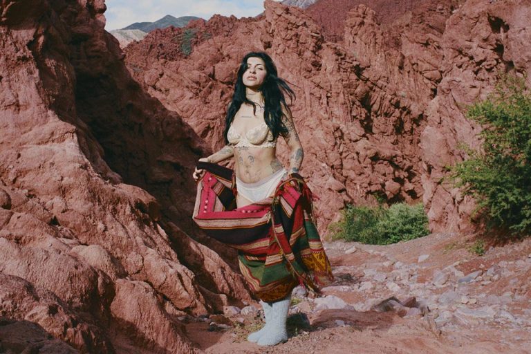 Cazzu destronó a Lady Gaga y rompió el récord de visualizaciones de YouTube de la mano de «Con otra»