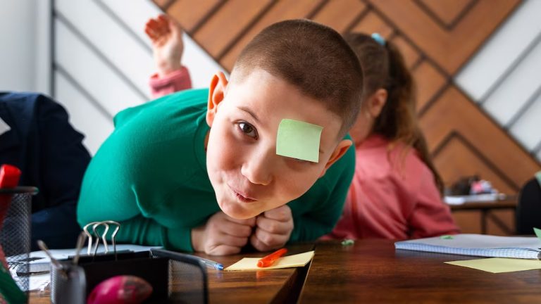 Cómo saber si un niño es inquieto o tiene TDAH: 18 señales de alerta para padres