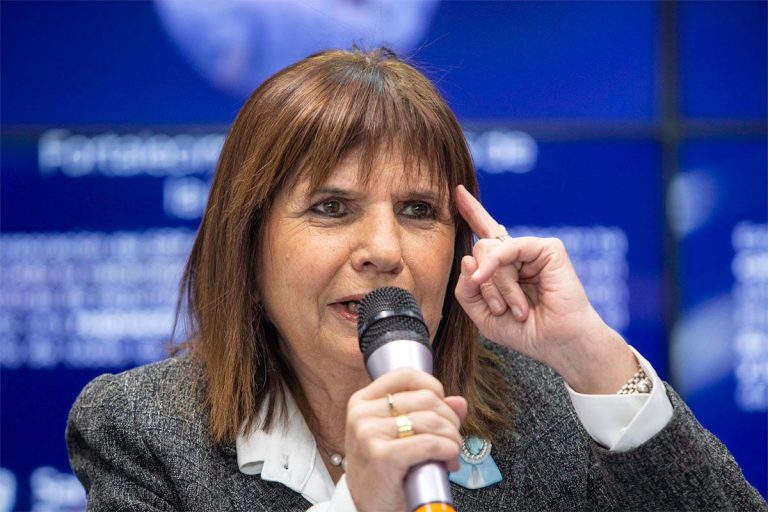 Más de 2200 efectivos de las fuerzas federales renunciaron en seis meses por los bajos salarios y la mala obra social
