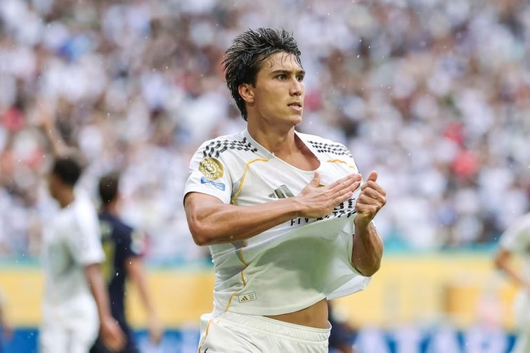 La sorprendente foto con la camiseta de un equipo argentino de la figura del Real Madrid que brilló en el Mundial de Clubes