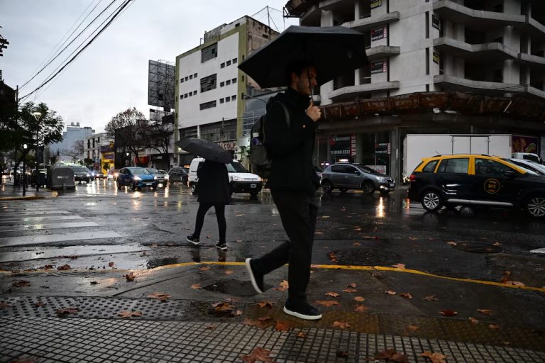 Hay alerta amarilla por lluvias fuertes en el AMBA ante la llegada de la ciclogénesis: hasta cuándo lloverá