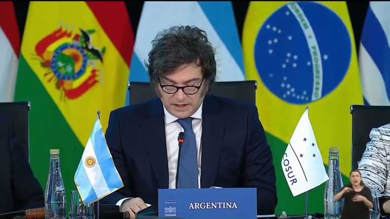 Javier Milei pidió mayor apertura comercial al Mercosur y advirtió: “Lo haremos acompañados o solos”