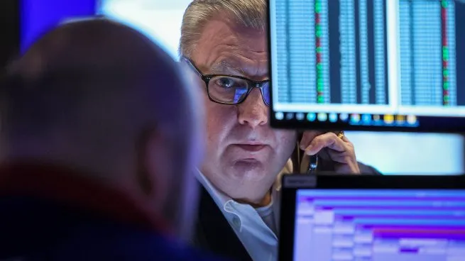 Wall Street y las bolsas europeas operan mixtas tras los anuncios arancelarios de EEUU