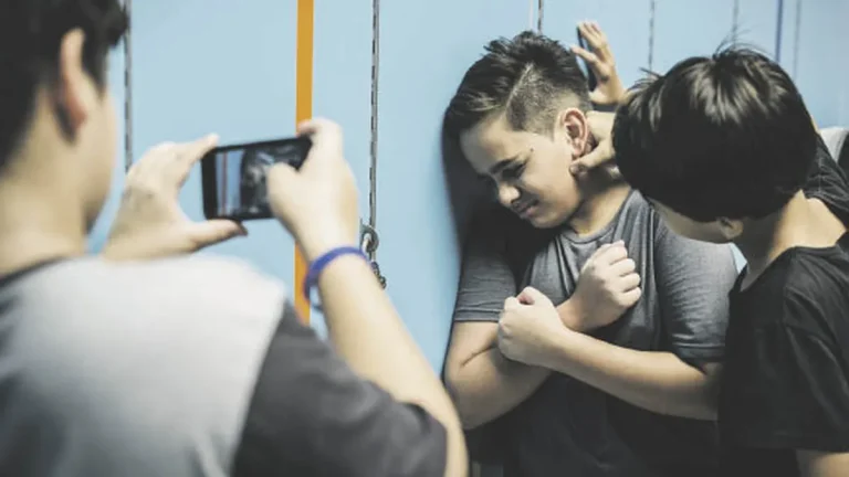 4 de cada 10 chicos se sienten discriminados en la escuela: reclaman mayor foco en la prevención