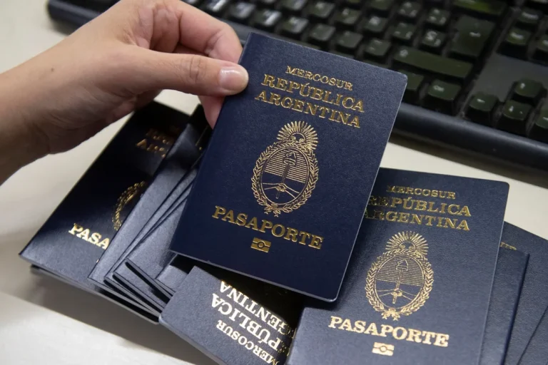 Cómo funciona el Programa Visa Waiver que permitiría que los argentinos ingresen a los Estados Unidos sin tener que tramitar la autorización de viaje
