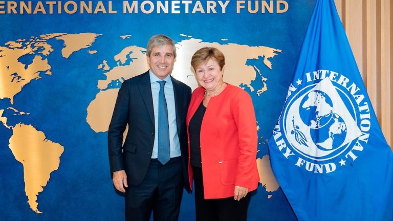 El Gobierno espera para hoy el segundo desembolso del FMI por USD 2.000 millones