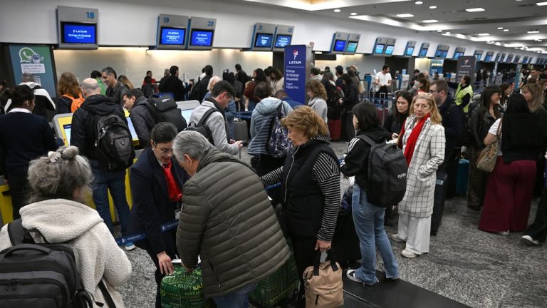 La Secretaría de Trabajo convocó a una reunión para frenar las medidas de fuerza de los controladores aéreos