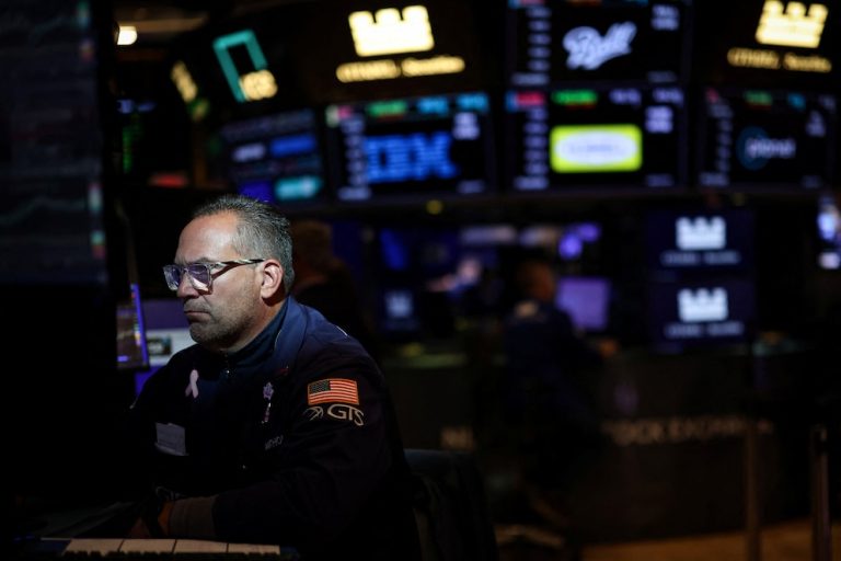 El riesgo país se mantiene cerca de los 1.100 puntos, su nivel más alto en los últimos once meses