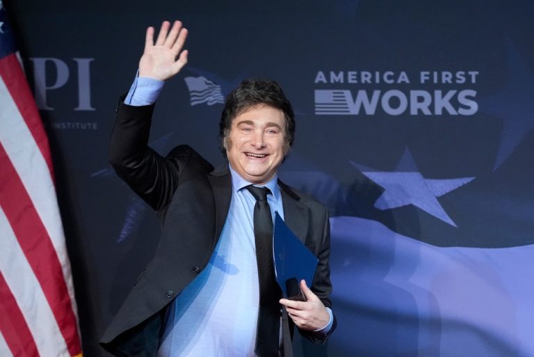 The Wall Street Journal: “Si Milei quiere la ayuda de Estados Unidos, podría empezar por poner sobre la mesa la dolarización”