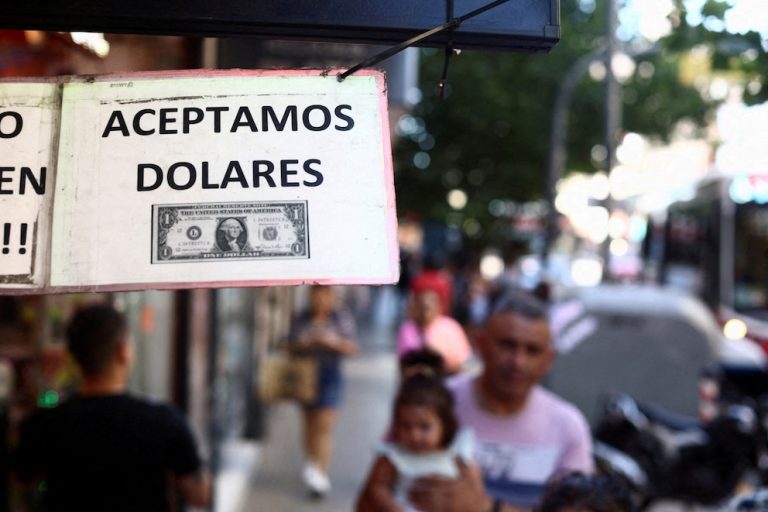 Salida del cepo: el 45% de los dólares comprados por ahorristas quedó en el colchón y el resto se usó en tarjeta o para hacer “puré”