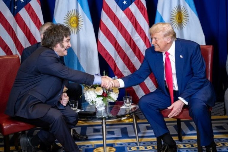 Argentina acelera las negociaciones con EEUU para obtener un préstamo destinado a pagar los vencimientos de la deuda y fortalecer las reservas
