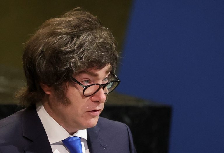 Milei reconoció una fuerte desaceleración de la economía y reivindicó al “Triángulo de Hierro”
