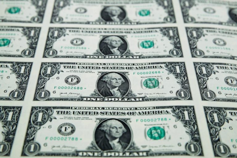 Los depósitos en dólares del sector privado aumentaron casi USD 1.600 millones en septiembre: qué pasa con las reservas