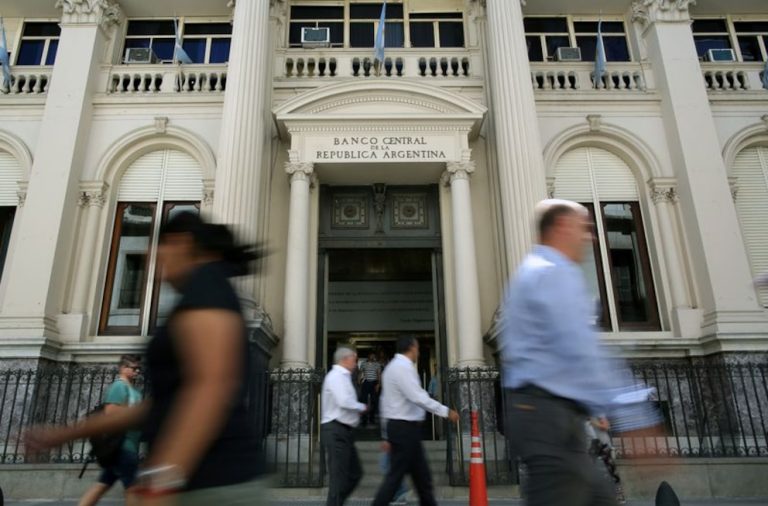 Qué es un swap: el detalle de cómo funciona una de las herramientas que anunció EEUU para ayudar a Argentina